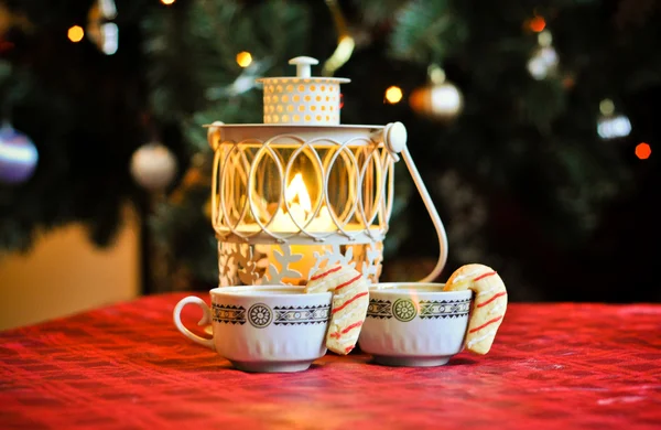Weihnachtskaffee mit Plätzchenstangen — Stockfoto