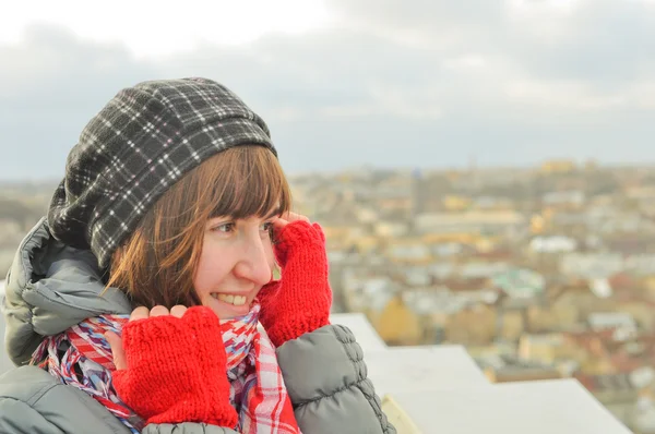 Girl tourist looking at Lviv from the city hall tower — Stock Photo, Image