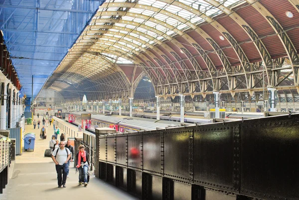 O interior da estação ferroviária de Paddington em 29 de maio de 2011 em Londres, Reino Unido . — Fotografia de Stock