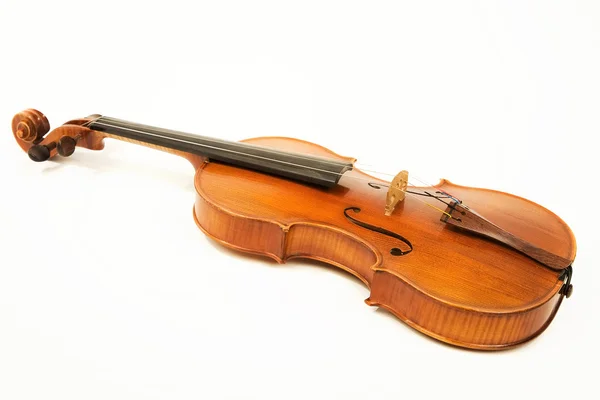 Viejo violín sobre blanco —  Fotos de Stock