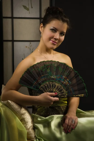 Ritratto della signora in un lussuoso boudoir — Foto Stock