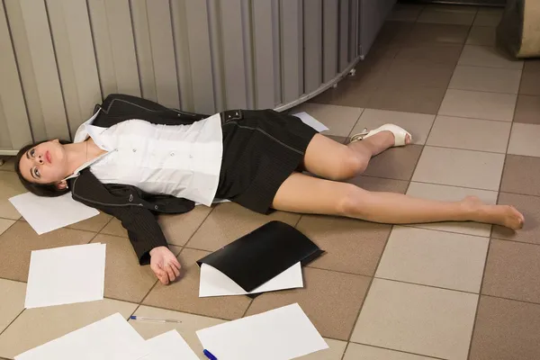 Lifeless businesswoman in a office — Stock Photo, Image
