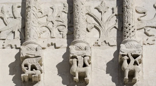 Stone carving. St Demetrius Cathedral (1193-1197) — Stock Photo, Image