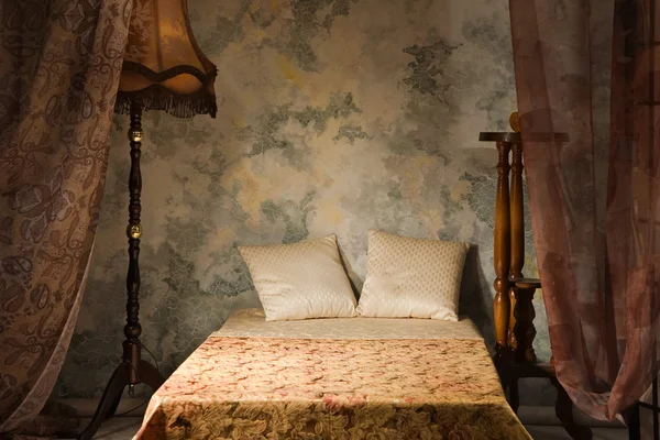Интерьер спальни в винтажном стиле — стоковое фото