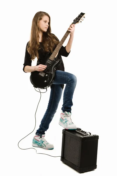 Feliz chica adolescente tocando la guitarra —  Fotos de Stock