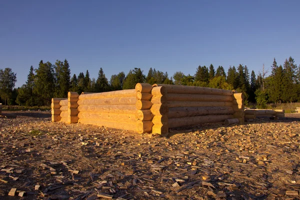 สร้างกระท่อมไม้ใหม่ — ภาพถ่ายสต็อก