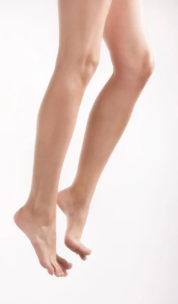 Yalınayak kadın bacakları — Stok fotoğraf