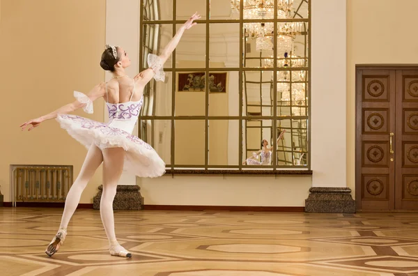 Ballerina in Ballett-Pose — Stockfoto