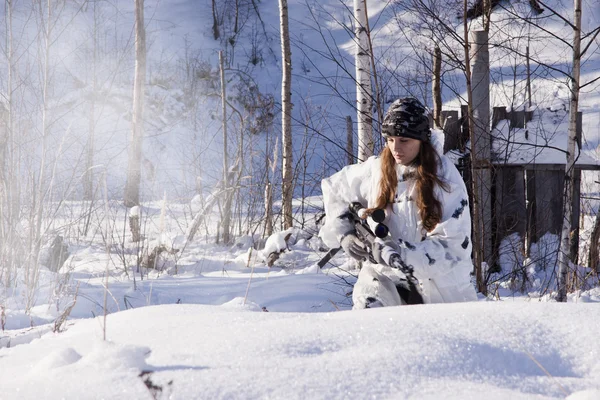 Sniper girl in white camouflage at winter forest. — Stock Photo, Image