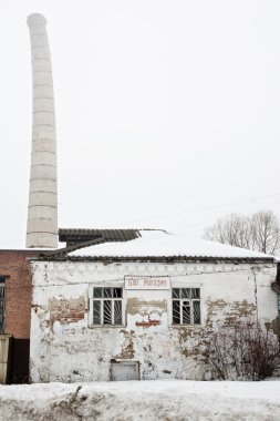 atılan Sovyet fabrikası kalıntıları