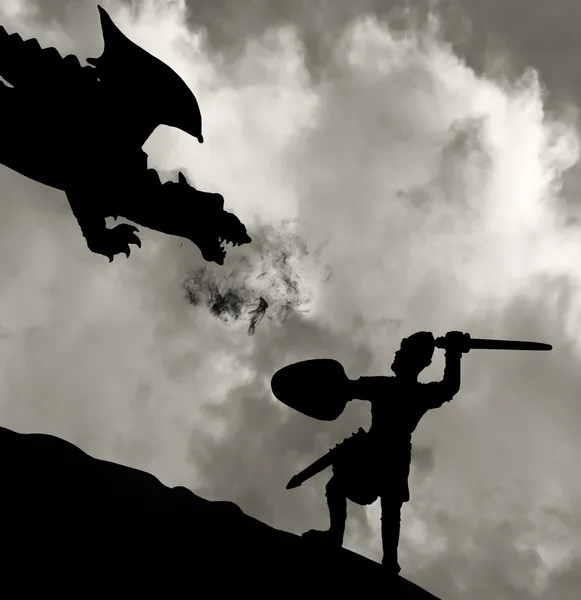 Mittelalterlicher Ritter im Kampf gegen den Drachen — Stockfoto