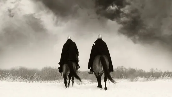 Cavaleiros medievais de São João (Hospitalários) em cavalos — Fotografia de Stock