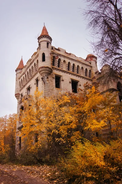 Abandoned castle estate of Count Hrapovitsky (Russia) — Stock Photo, Image