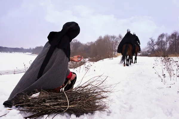 Contadini medievali e cavalieri a cavallo Ospedalieri — Foto Stock