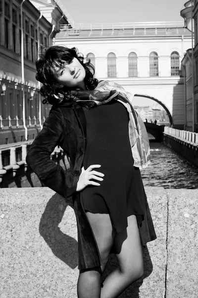 Beautiful italian woman on the embankment — Stock Photo, Image