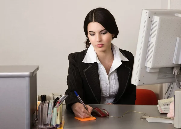 Sekretářka v kanceláři — Stock fotografie