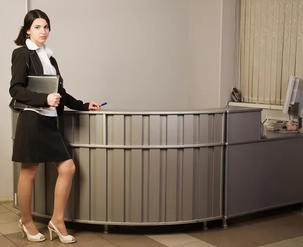 Sekretärin im Büro — Stockfoto