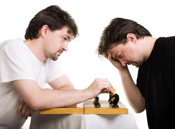 Dois homens jogam xadrez — Fotografia de Stock