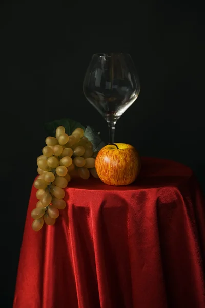 Natürmort meyve ve şarap cam — Stok fotoğraf