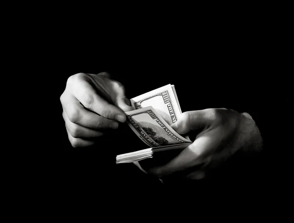 Руки с долларами на черном — стоковое фото