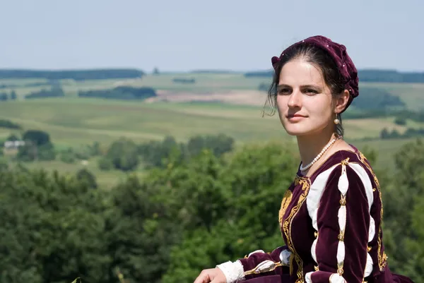 Młoda kobieta w sukni renesans — Zdjęcie stockowe