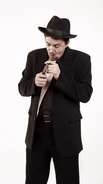 男は、葉巻を吸う — ストック写真