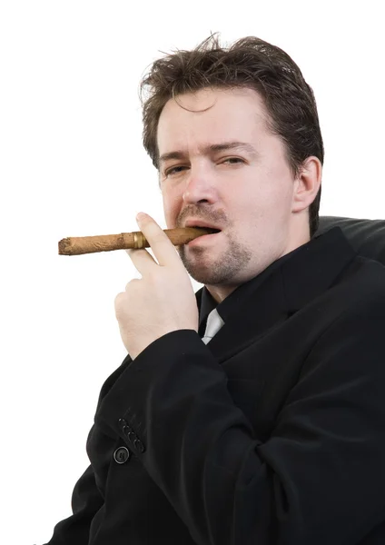 Człowiek pali cygaro — Zdjęcie stockowe