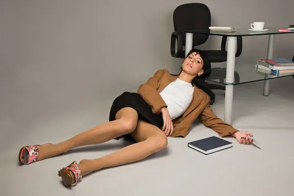 Leblose Geschäftsfrau im Büro — Stockfoto
