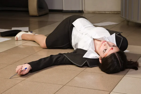 Lifeless businesswoman in a office — Stock Photo, Image