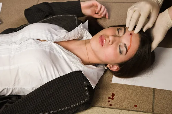 Forensic expert collecting evidence — Stock Photo, Image