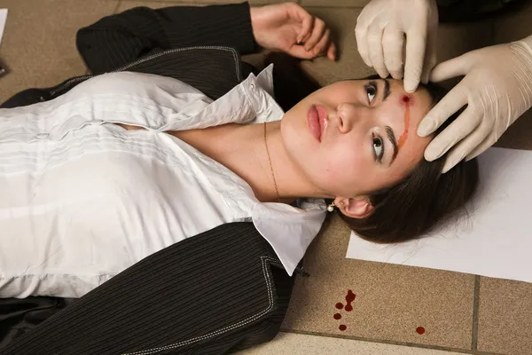 Forensic expert collecting evidence — Stock Photo, Image