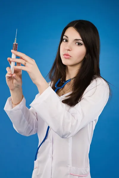 Pielęgniarki z strzykawki jednorazowe — Zdjęcie stockowe