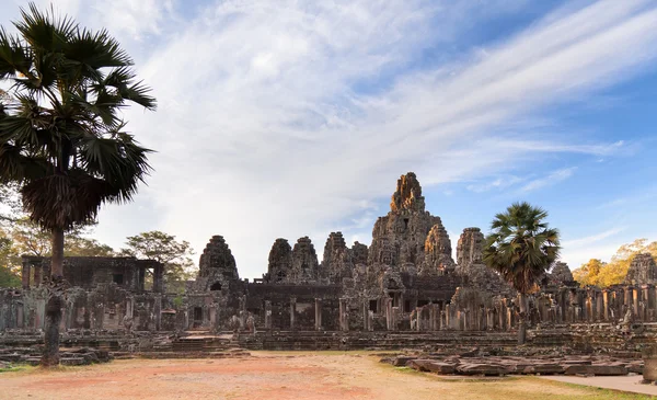 Templo antigo Prasat Bayon no complexo de Angkor — Fotografia de Stock