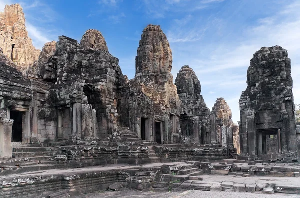 Prasat starověký chrám bayon v komplexu angkor — Stock fotografie