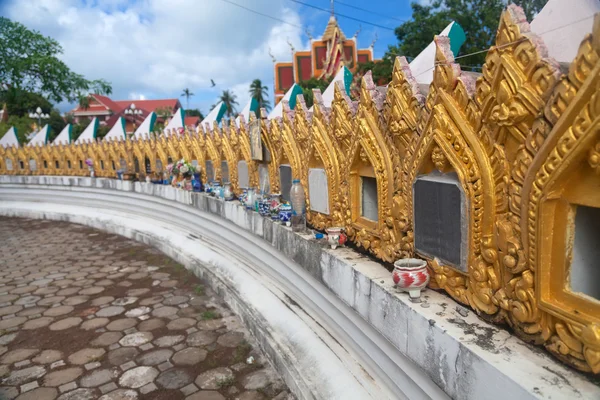 Columbarium i Wat Plai Laem – stockfoto