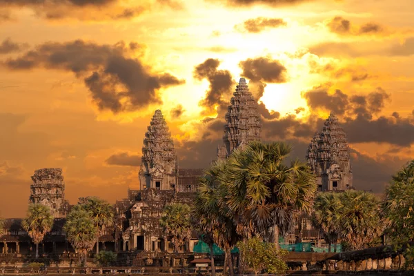 Angkor wat ναό στο ηλιοβασίλεμα — Φωτογραφία Αρχείου