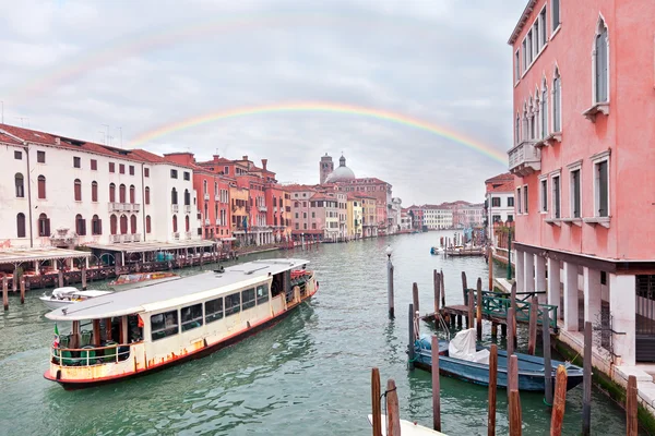 Grand kanál v Benátkách s duhou — Stock fotografie
