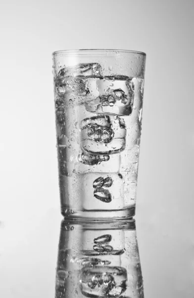 Soğuk su bardağı — Stok fotoğraf