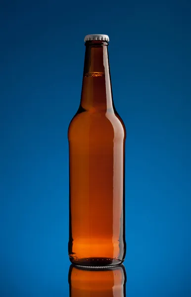 Пляшку пива — стокове фото