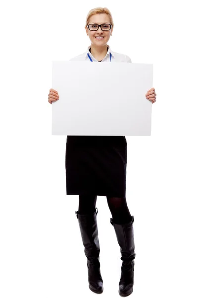 Mulher e cartaz em branco — Fotografia de Stock