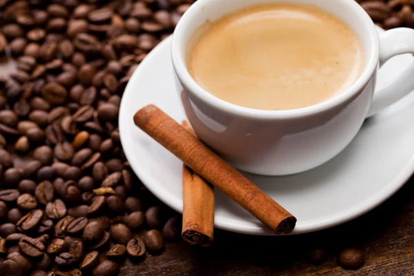 Taza de café con canela — Foto de Stock