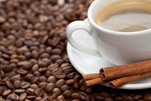 Taza de café con canela —  Fotos de Stock