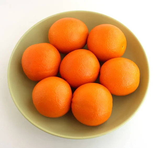 Six Oranges Mûres Dans Plaque Verte — Photo