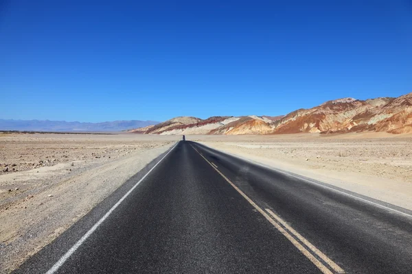 Fast road in the "Death Valley — Stock Photo, Image