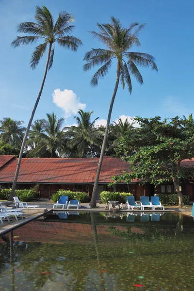 La luxueuse piscine en marbre sur l'île de Koh Samui — Photo