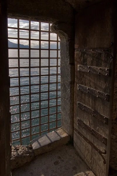Gefängnisfenster. — Stockfoto