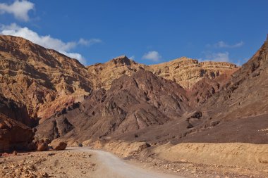 Arabanın üzerine Antik dağlarda otopark turizm