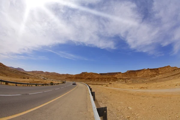 Die Autobahn in der Wüste — Stockfoto
