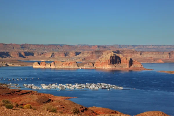 Port for white yachts on Lake Powell — Stock Photo, Image