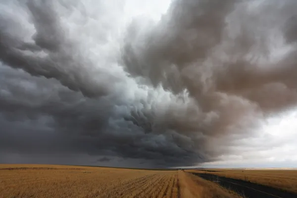 Eine riesige Gewitterwolke — Stockfoto